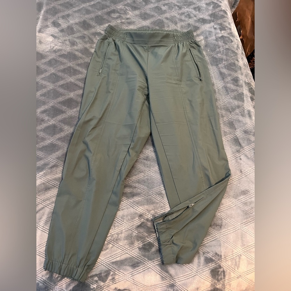 Med Old Navy pants